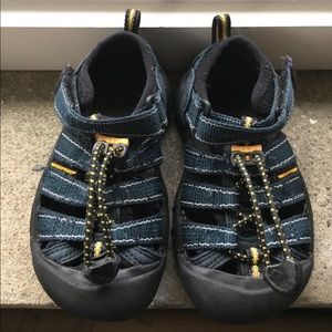 Keen Sandals Newport Toddler (Little Kids) size 9